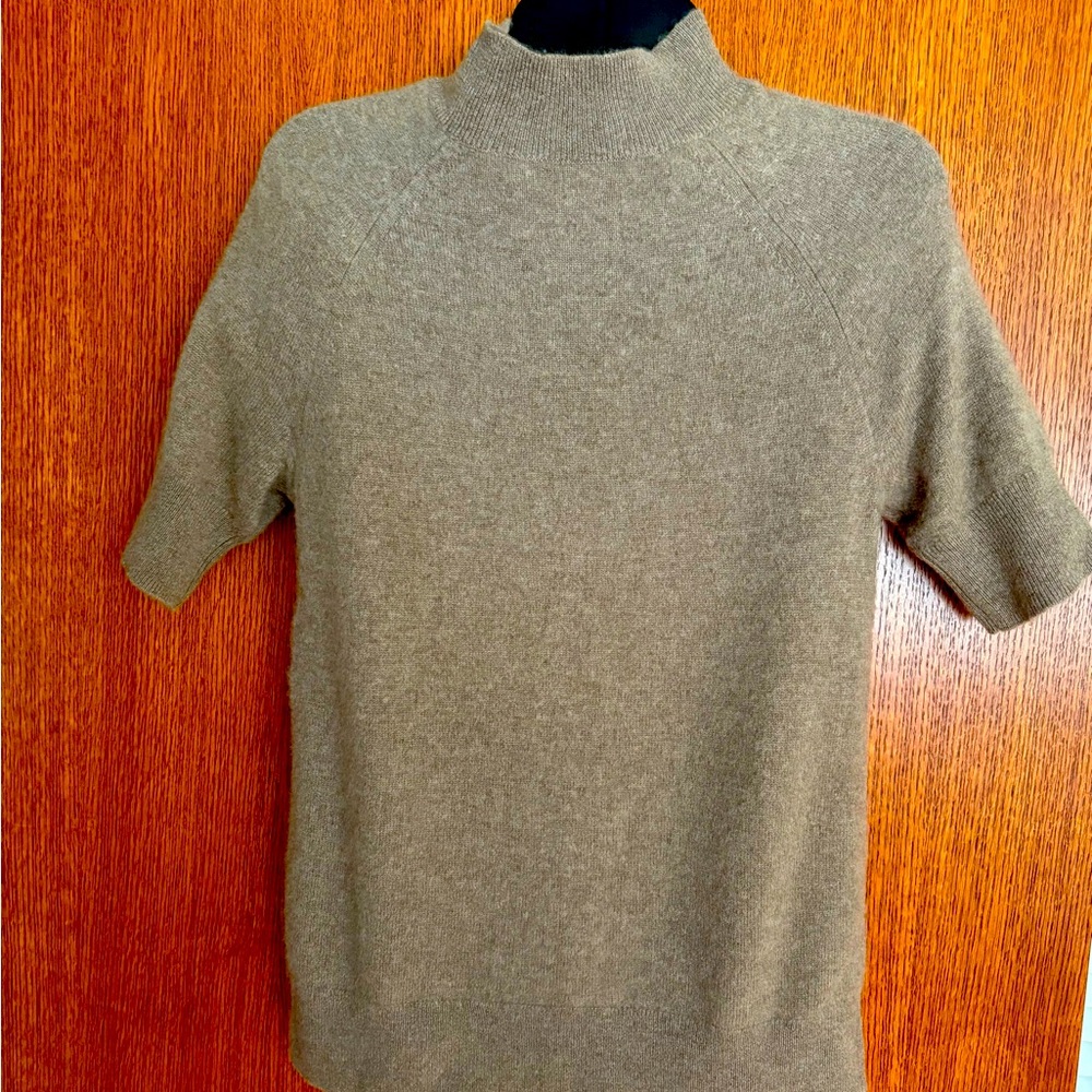 New Saks Fifth Avenue cashmere Taupe  mock Turtleneck Sweater